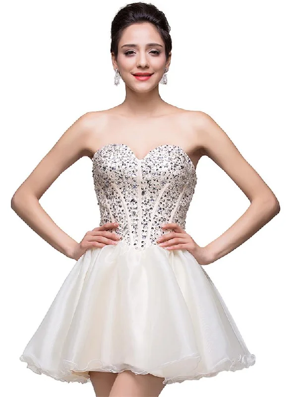 Glamorous Sweetheart Crystal Short Homecoming Dress 2018 Tulle